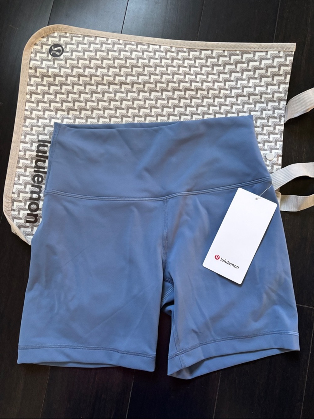 LULULEMON WUNDER TRAIN HR SHORTS 6” in WASHED DENIM SZ 8 NWT